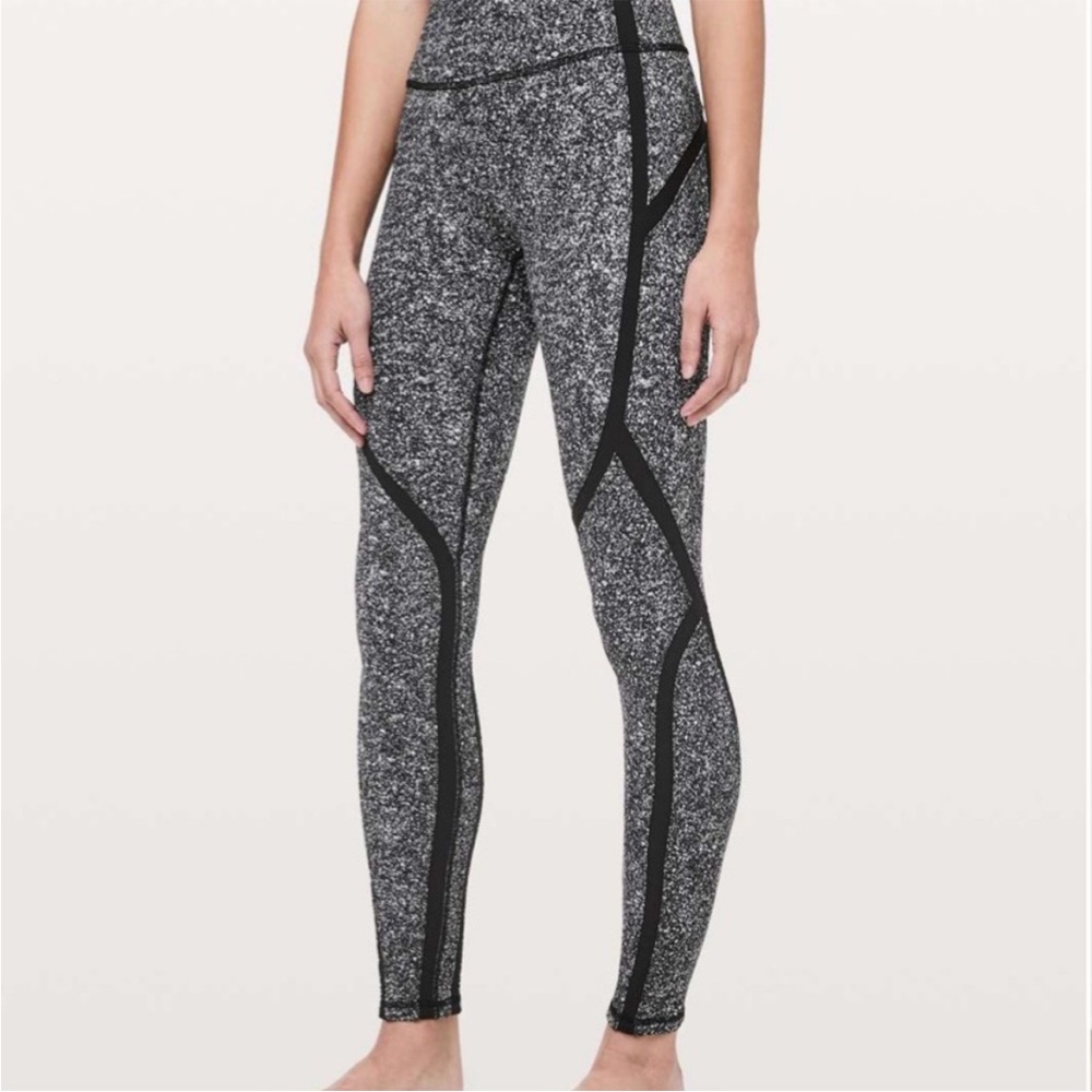 Lululemon leggings Sleek and Strong Tight *28"
Diffuse Starlight Blk